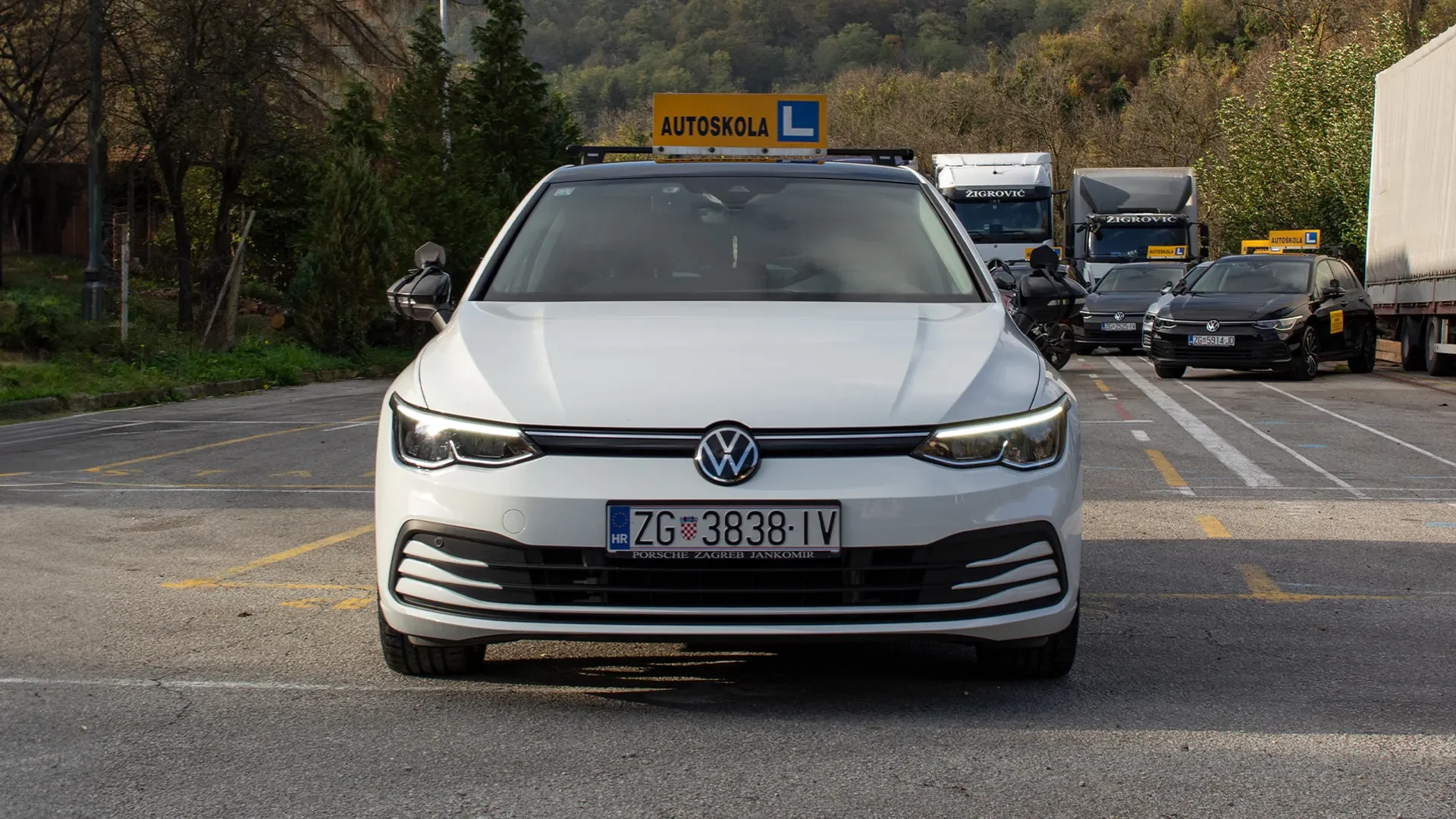 vw-golf8-bijeli-front