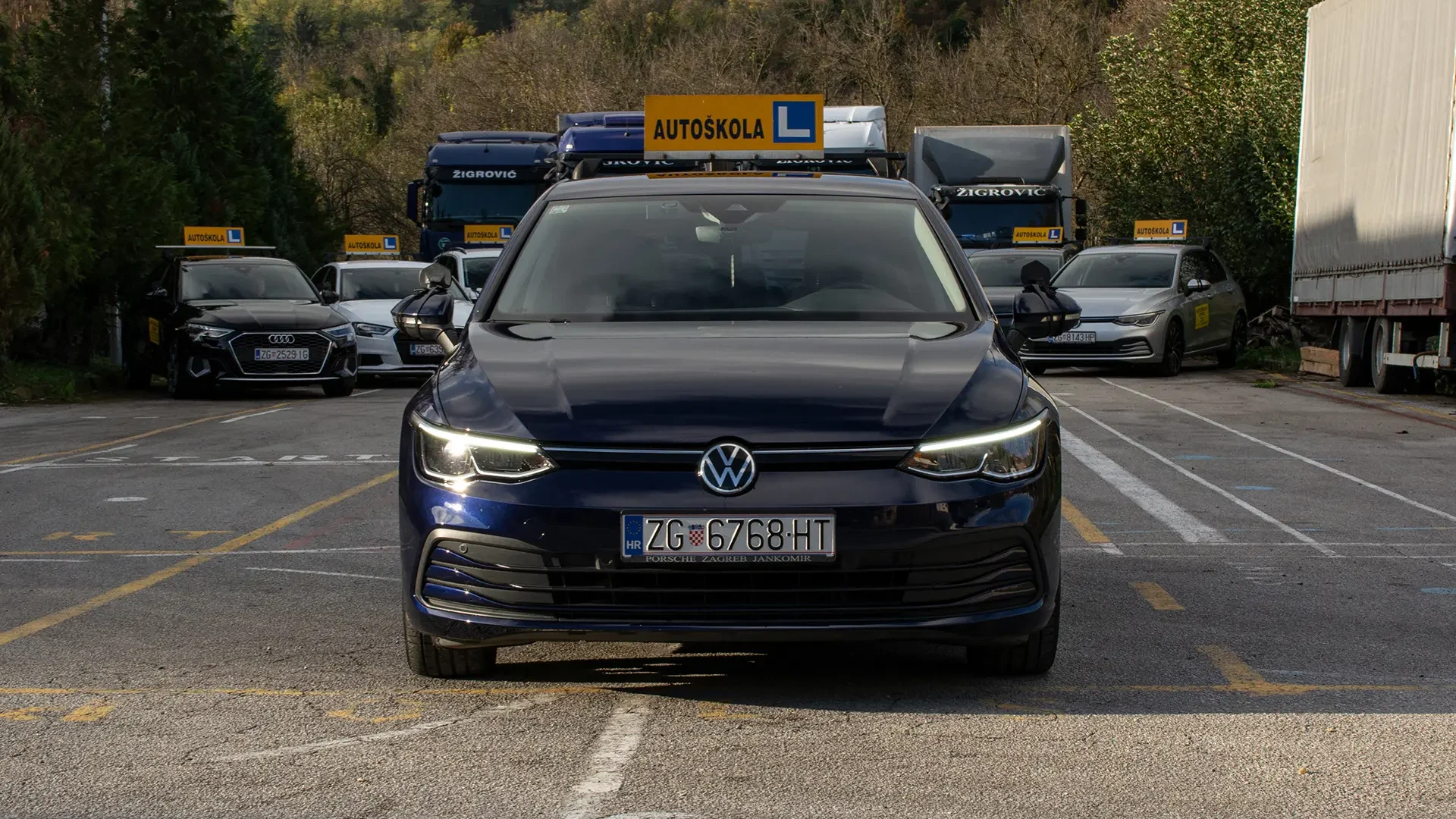 vw-golf8-plavi-front